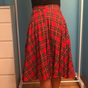 Red plaid high-waisted skirt size small